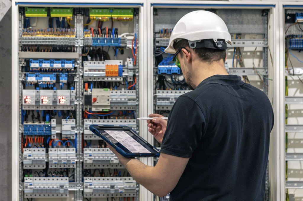 ¿Qué es un tablero eléctrico industrial? Tipos, componentes y cómo evitar fallas